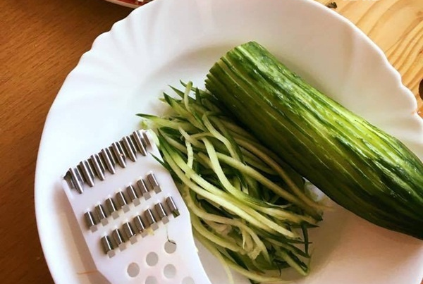Bước 1 Sơ chế nguyên liệu Gỏi dưa leo sụn gà