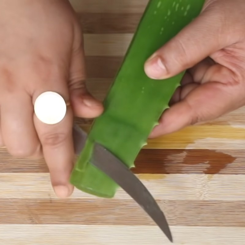 Bước 1 Sơ chế nha đam Nước ép nha đam
