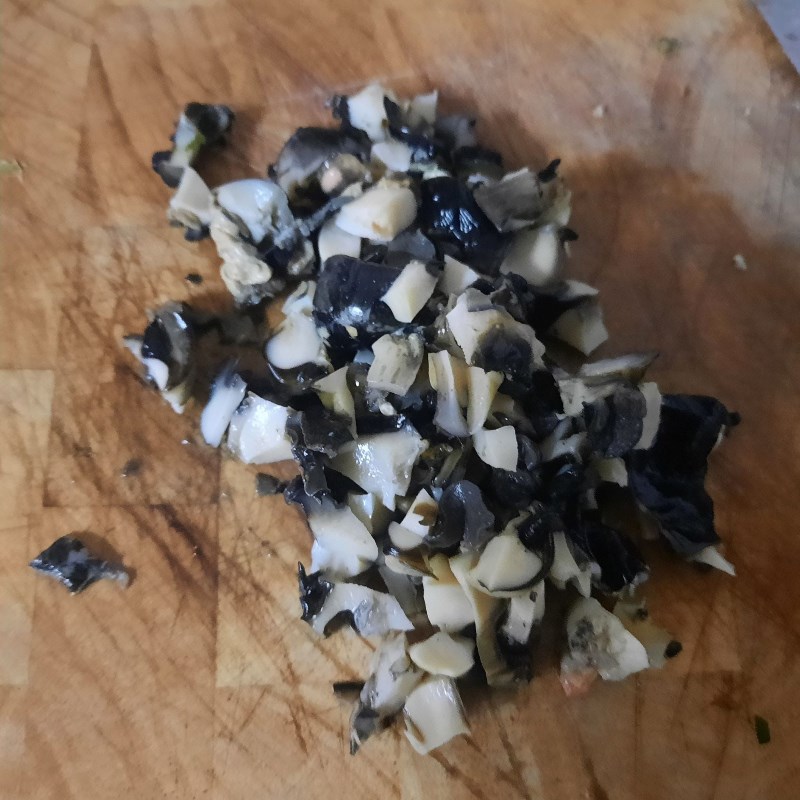 Bước 1 Sơ chế ốc bươu Ốc bươu nhồi thịt (công thức được chia sẻ từ người dùng)