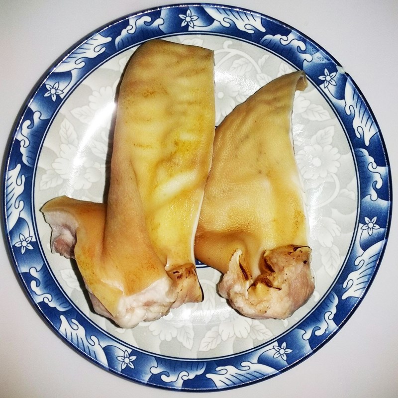 Bước 1 Sơ chế tai heo Gỏi (nộm) đu đủ tai heo