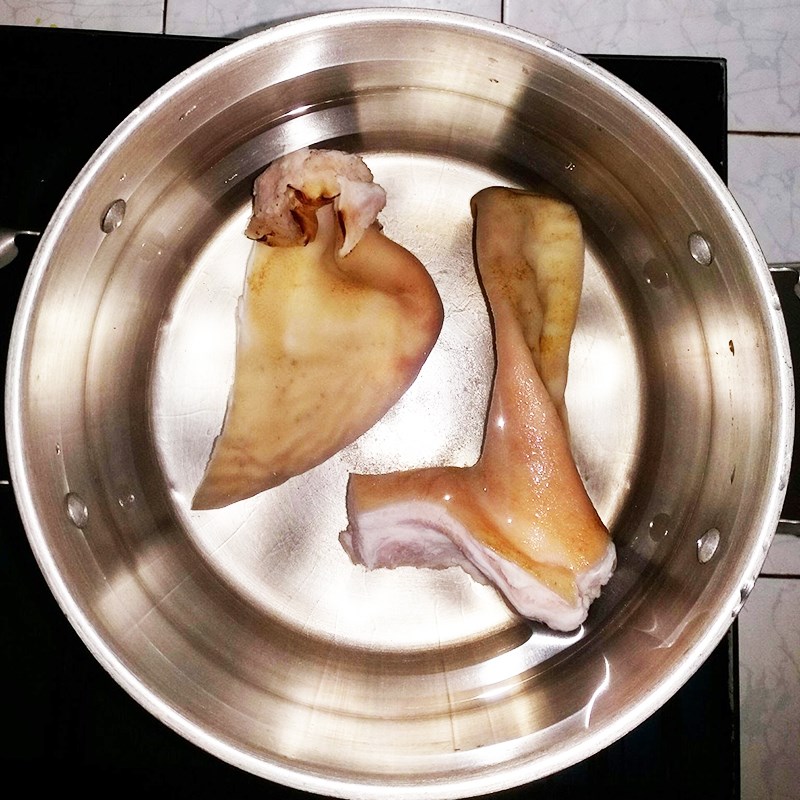 Bước 1 Sơ chế tai heo Gỏi (nộm) đu đủ tai heo