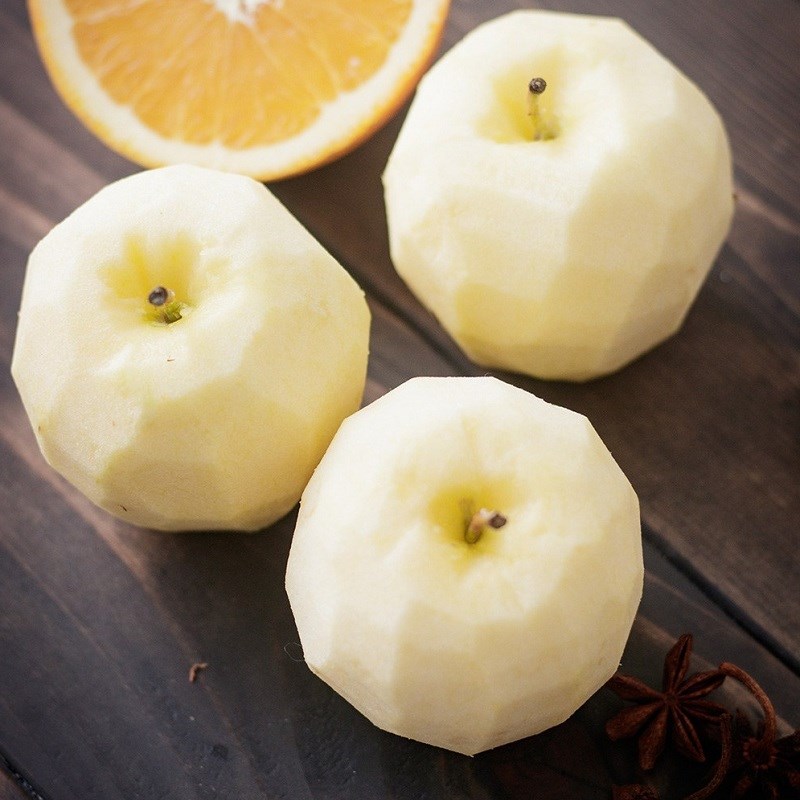 Bước 1 Sơ chế táo Táo chưng rượu vang