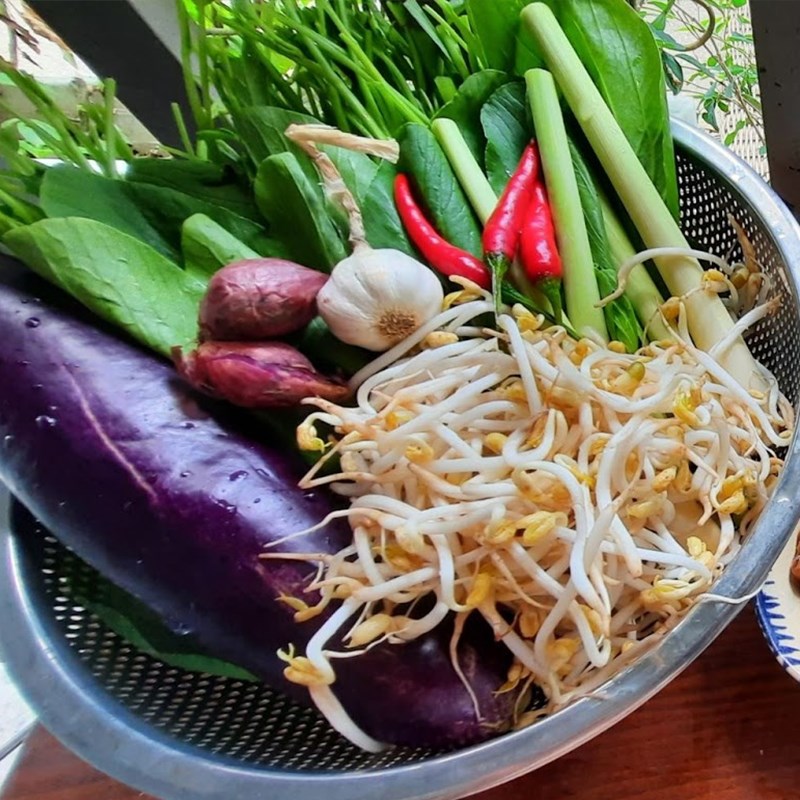 Bước 1 Sơ chế thịt bò và các loại nguyên liệu Lẩu bò mắm ruốc (Công thức được chia sẻ từ người dùng)