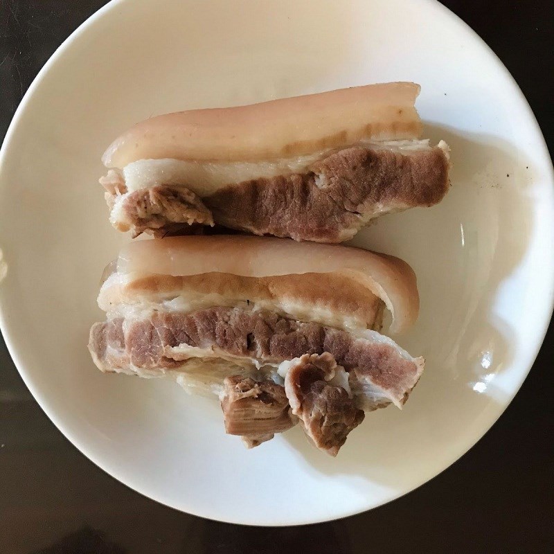 Bước 1 Sơ chế thịt heo Gỏi cuốn tôm thịt