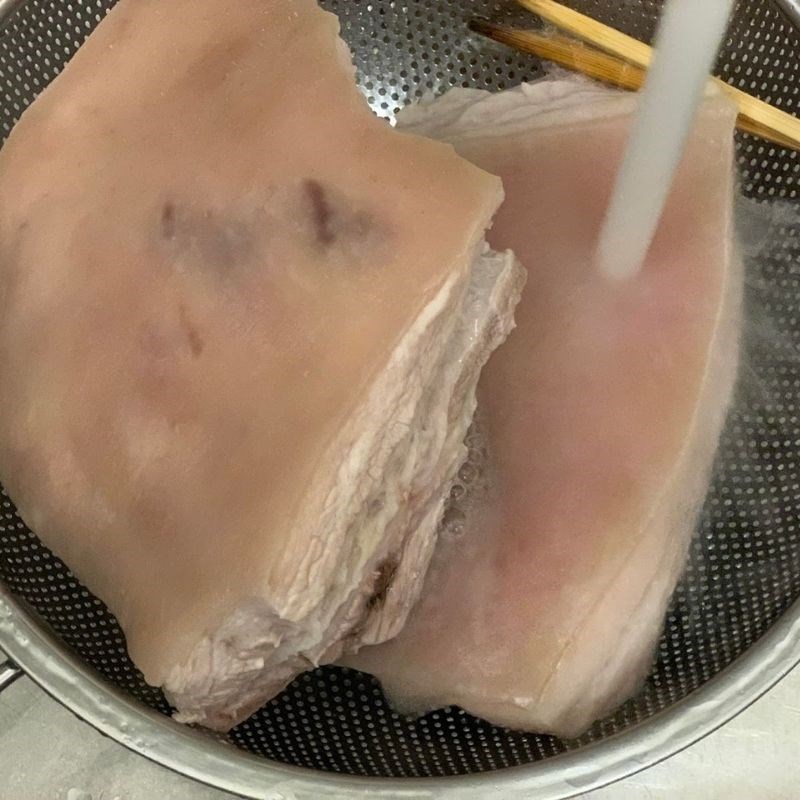 Bước 1 Sơ chế thịt heo Thịt heo nướng da giòn