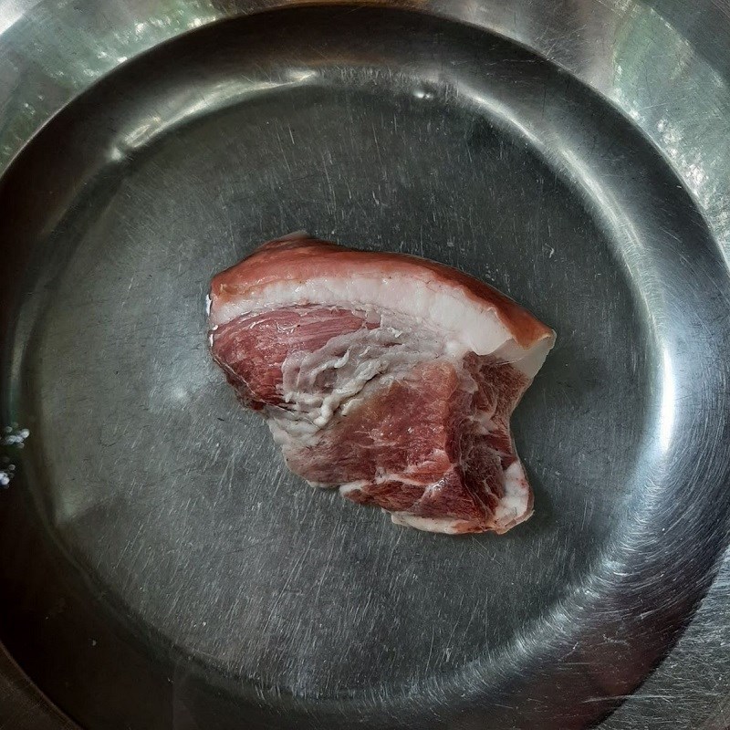 Bước 1 Sơ chế thịt heo Dưa môn xào thịt heo
