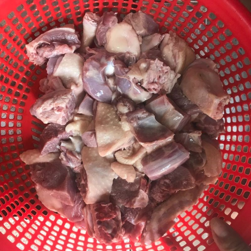 Bước 1 Sơ chế thịt vịt Vịt nấu măng tươi