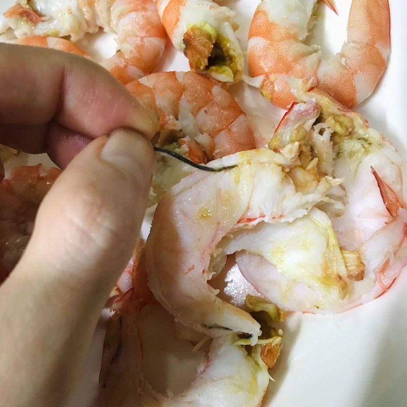 Bước 2 Sơ chế tôm Gỏi cuốn tôm thịt