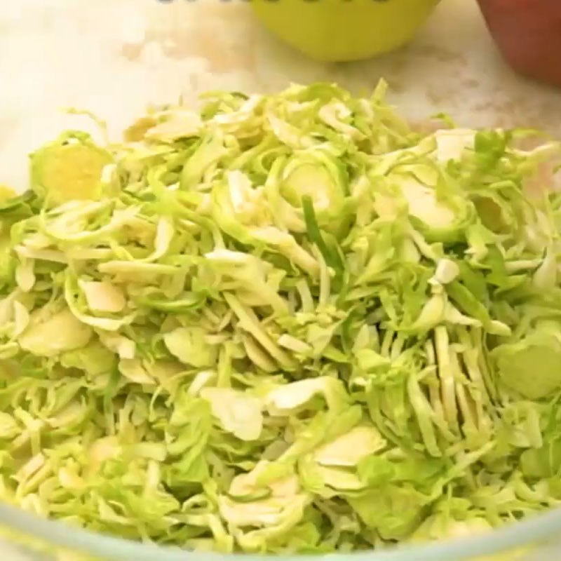 Bước 1 Sơ chế trái cây Salad bắp cải tí hon trái cây