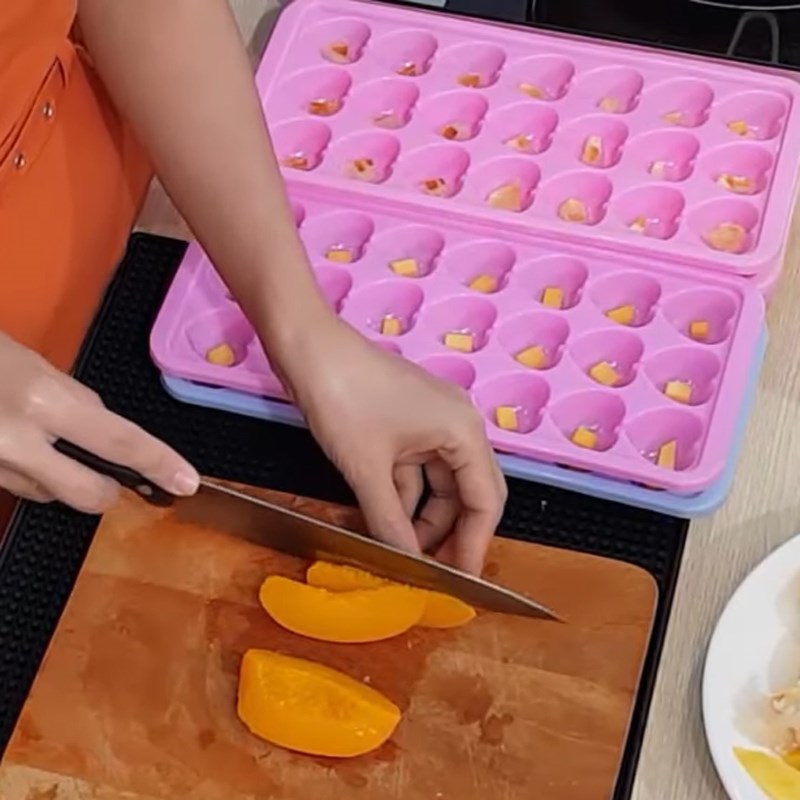 Bước 1 Sơ chế trái cây Thạch trái cây trong trà sữa
