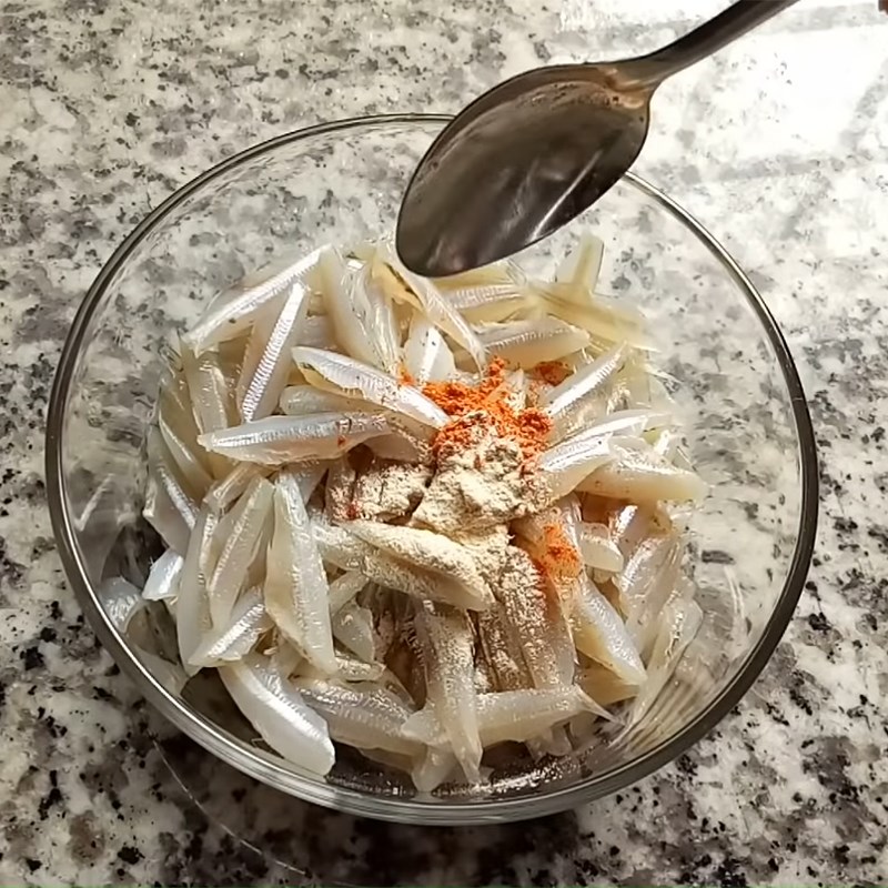 Bước 1 Sơ chế, ướp cá cơm Cá cơm chiên nước mắm