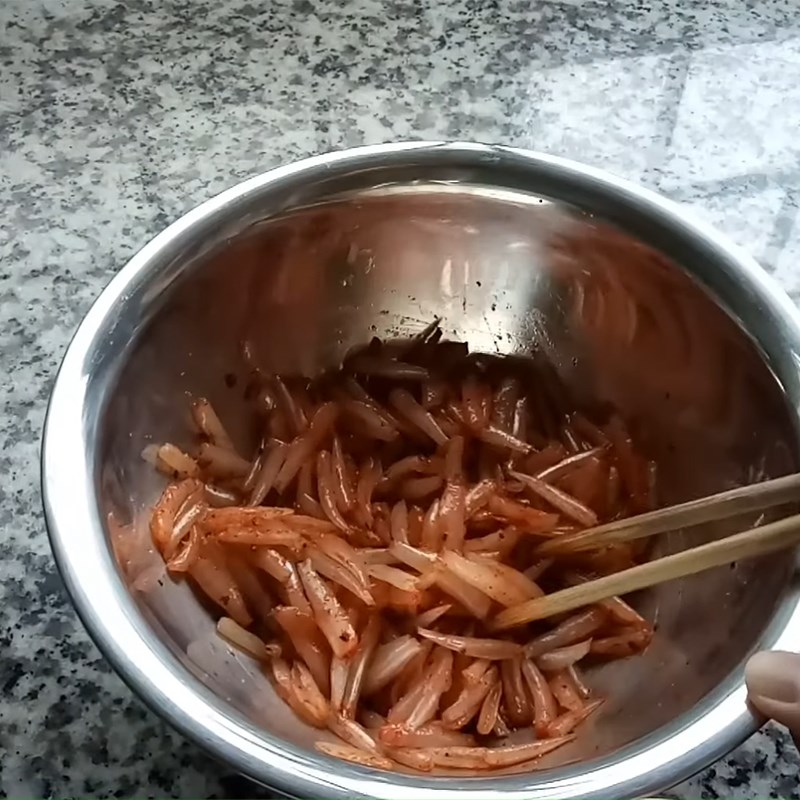 Bước 1 Sơ chế, ướp cá cơm Cá cơm chiên sả tế