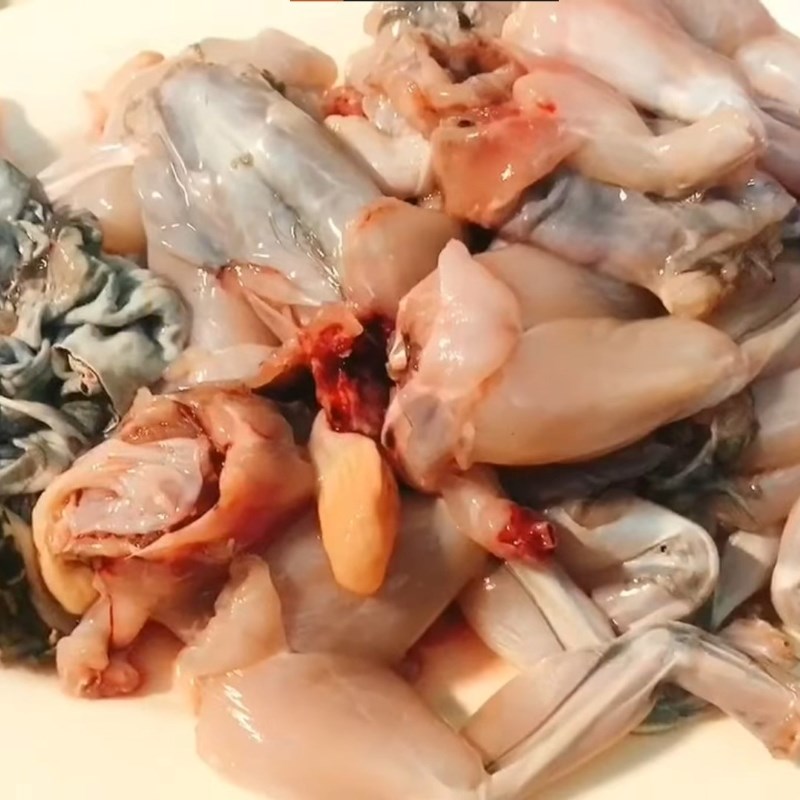 Bước 1 Sơ chế và chiên ếch Lẩu ếch măng cay