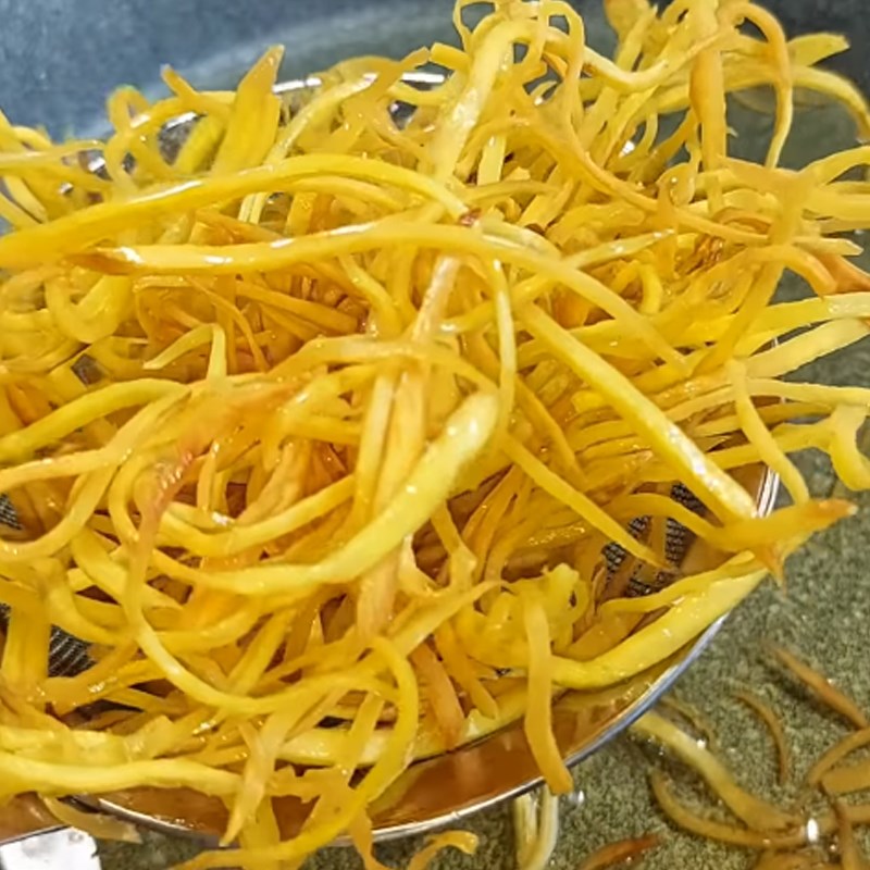 Bước 2 Sơ chế và chiên khoai lang Bì chay rau củ