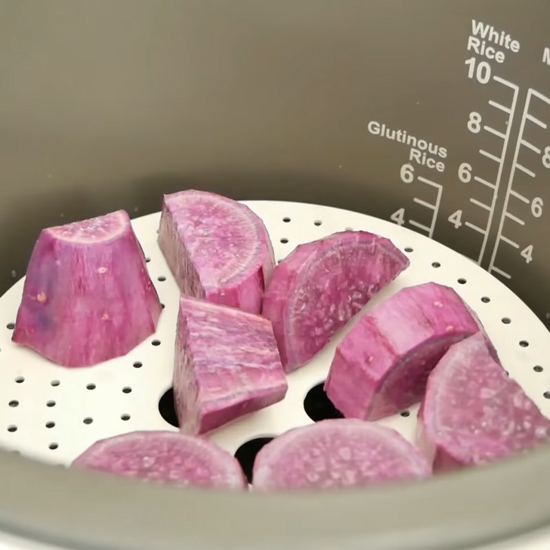 Bước 1 Sơ chế và hấp khoai lang tím Bánh bò bông khoai lang tím