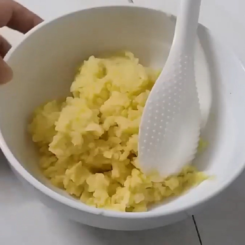 Bước 1 Sơ chế và hấp và nghiền đậu xanh Xôi cốm dừa