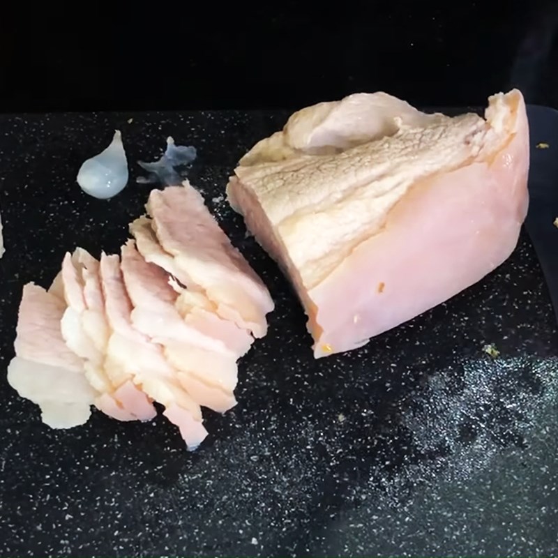 Bước 1 Sơ chế và luộc thịt Gỏi cuốn thập cẩm