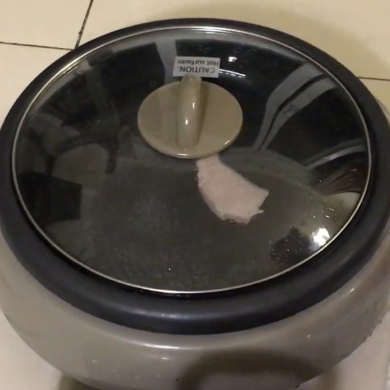 Bước 1 Sơ chế và luộc thịt cá Cháo cá hồi rau cải bó xôi