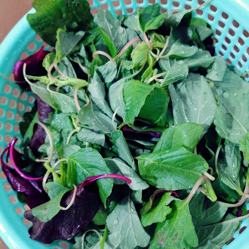 Bước 1 Sơ chế các nguyên liệu Canh rau dền tôm tươi