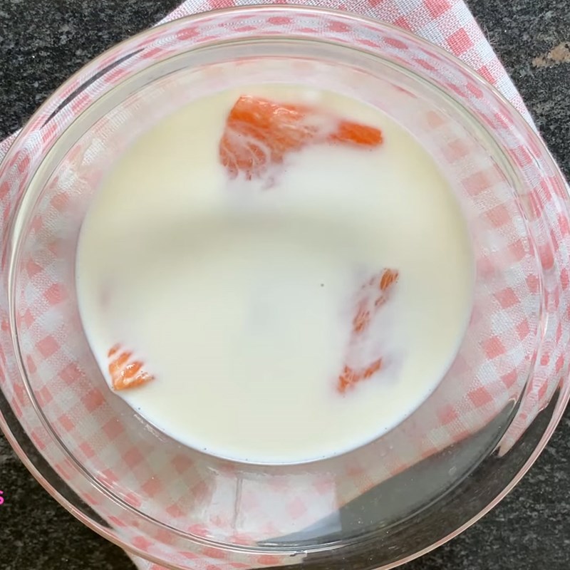 Bước 1 Sơ chế và ngâm cá hồi Ruốc cá hồi truyền thống