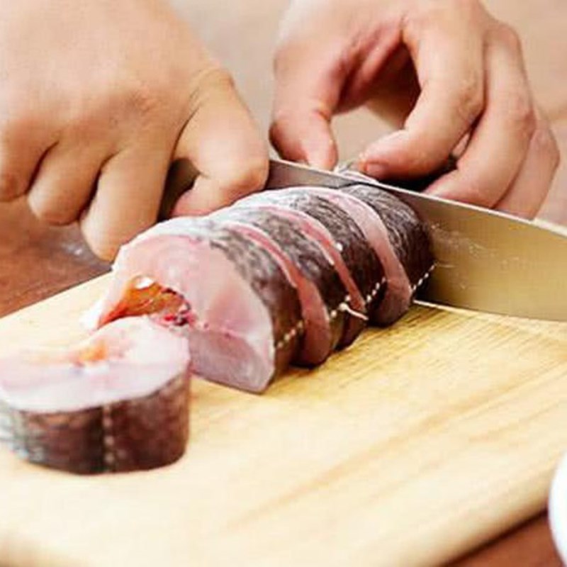 Bước 1 Sơ chế và ướp cá lóc Bún cá lóc tôm tươi