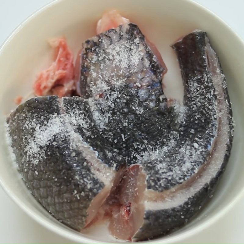 Bước 1 Sơ chế và ướp cá lóc Bún cá lóc tôm tươi