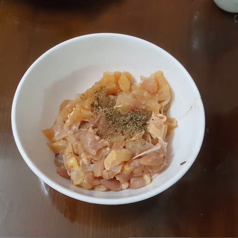 Bước 1 Sơ chế và ướp gà Lẩu cháo gà gạo rang