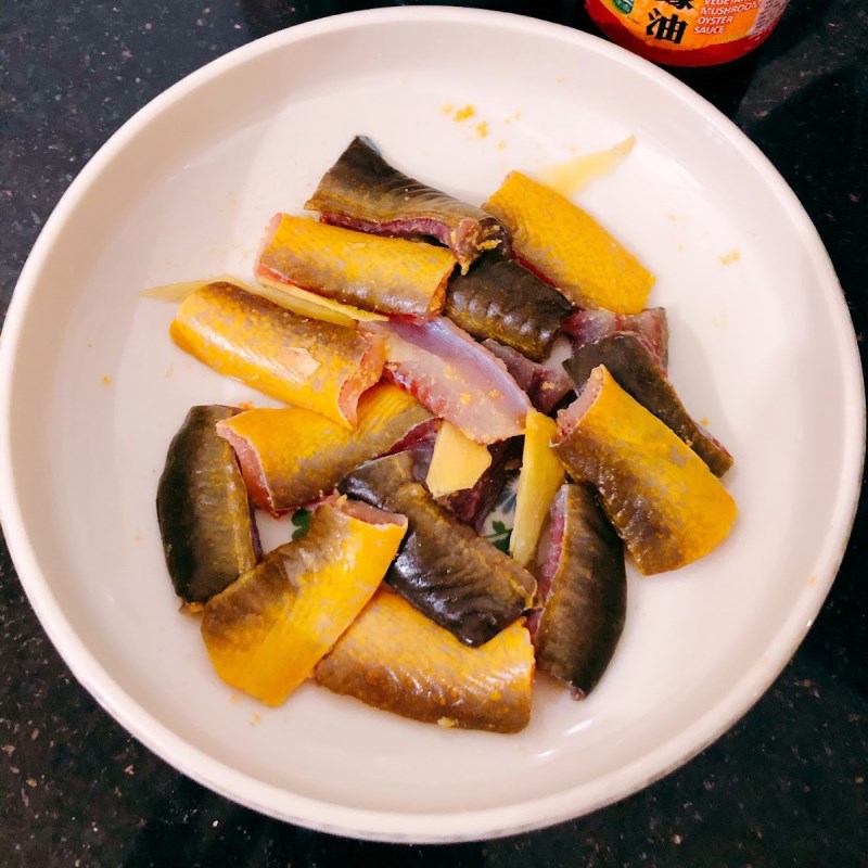 Bước 1 Sơ chế và ướp thịt lươn Cơm lươn Nhật Bản sốt teriyaki (Công thức được chia sẻ từ người dùng)