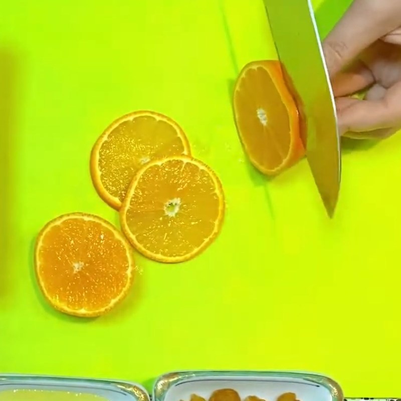Bước 1 Sơ chế và vắt nước cam Trà cam quế mật ong long nhãn