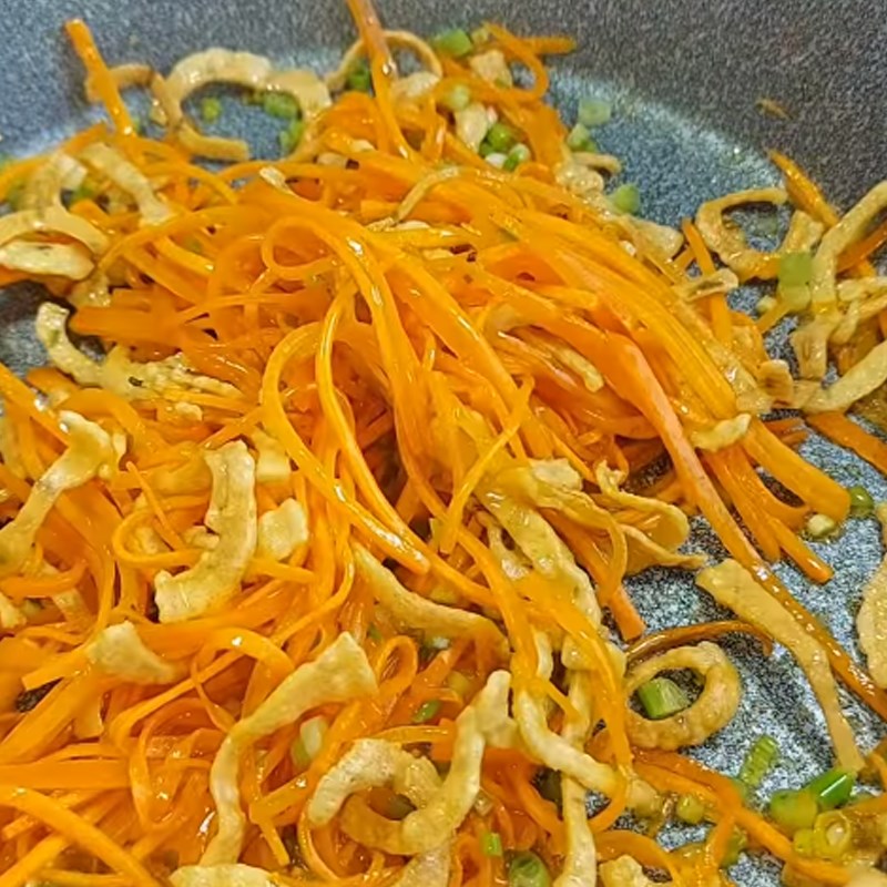 Bước 3 Sơ chế và xào cà rốt Bì chay rau củ