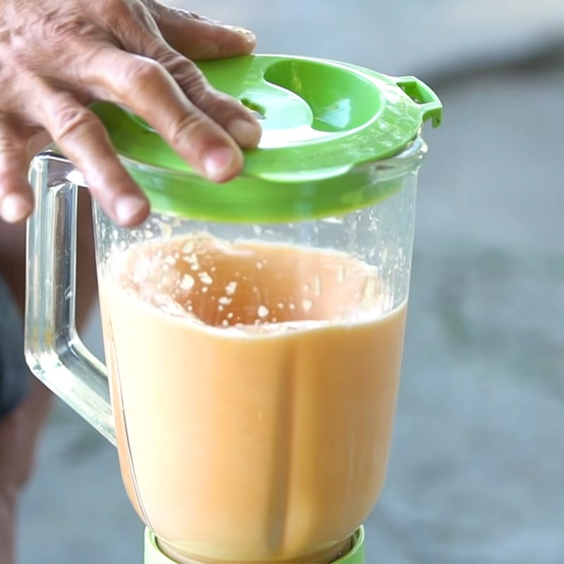 Bước 1 Sơ chế và xay nhuyễn dưa lưới Thạch dưa lưới