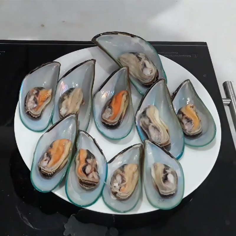 Bước 1 Sơ chế vẹm Vẹm xanh nướng bơ tỏi
