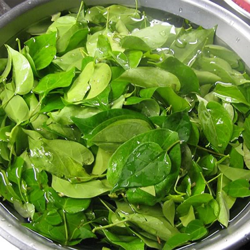 Bước 1 Sơ chế nguyên liệu Canh chua lá giang