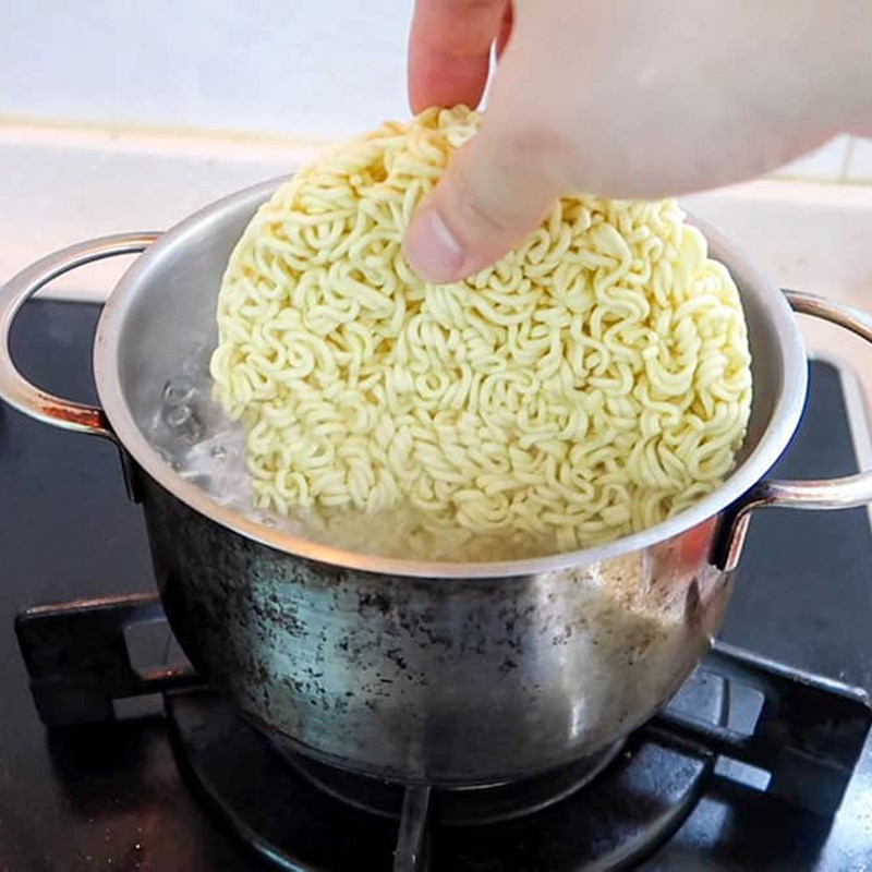 Bước 1 Sơ nguyên liệu Mì cay sữa tươi