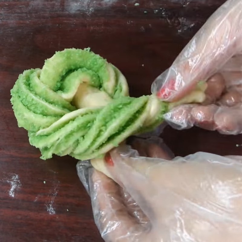 Bước 7 Tạo hình bánh Bánh mì cuộn sữa dừa lá dứa
