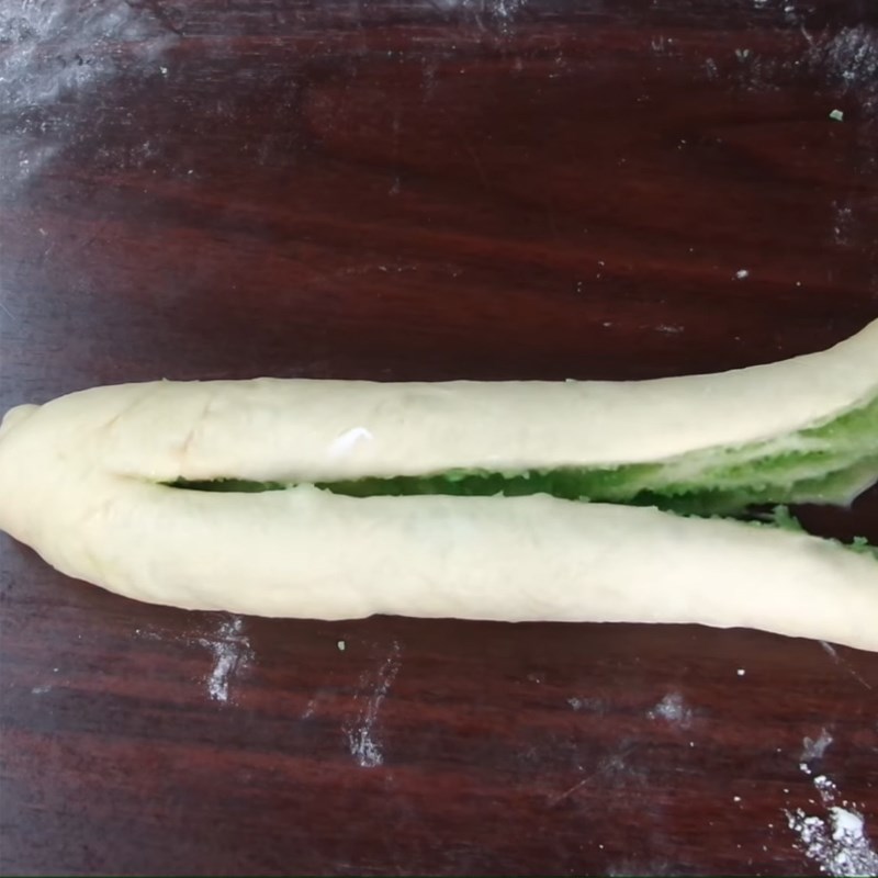 Bước 7 Tạo hình bánh Bánh mì cuộn sữa dừa lá dứa