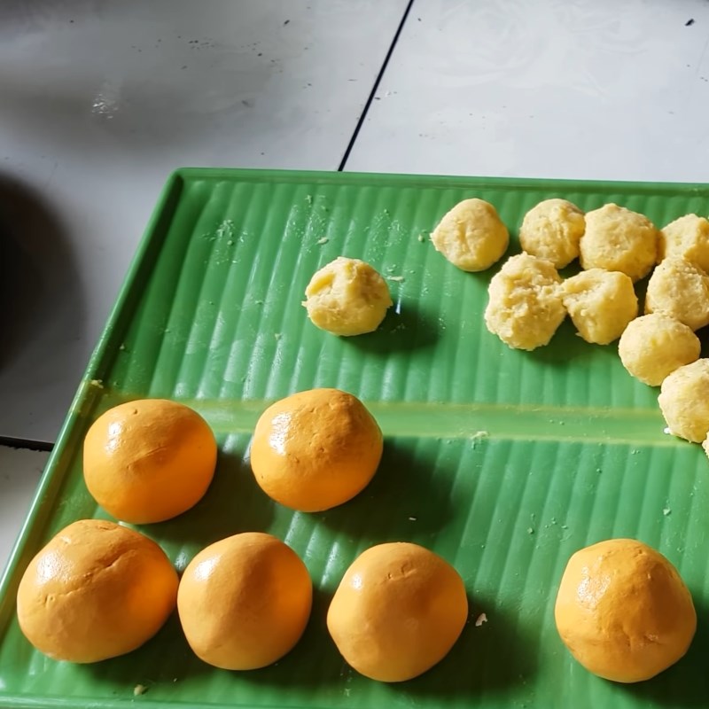 Bước 7 Tạo hình chè Chè trôi nước gấc nhân sầu riêng