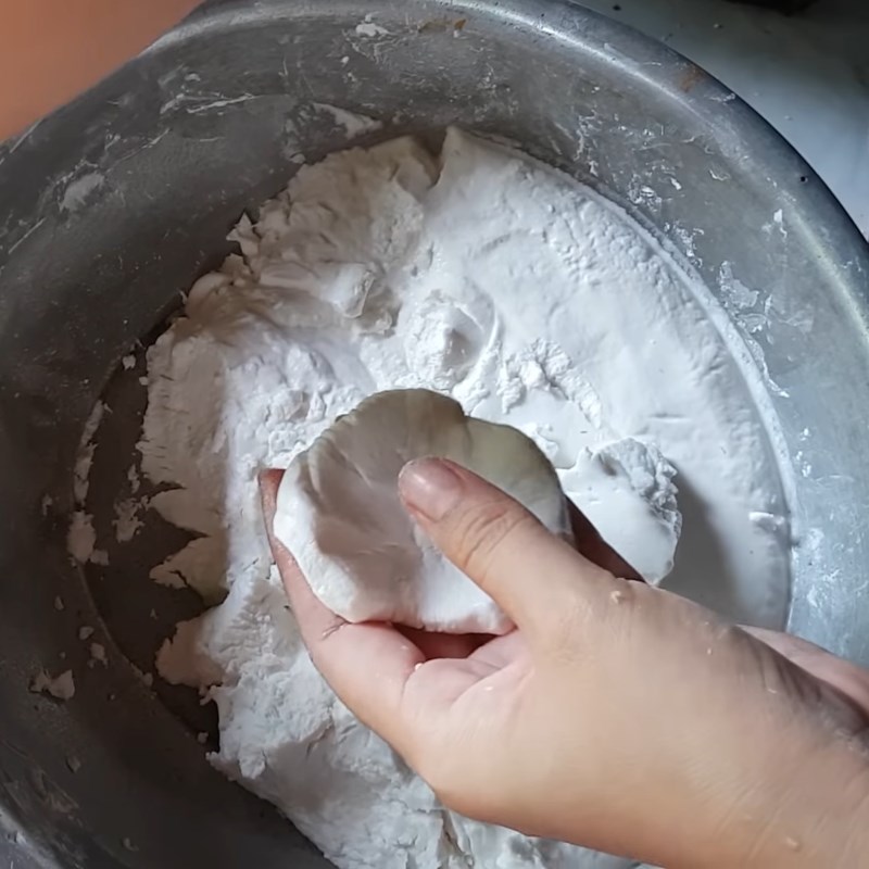 Bước 7 Tạo hình chè Chè trôi nước gấc nhân sầu riêng