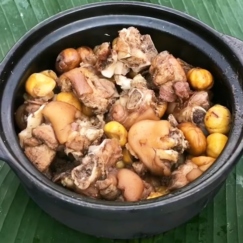 Bước 4 Thành phẩm Chân giò hầm hạt dẻ