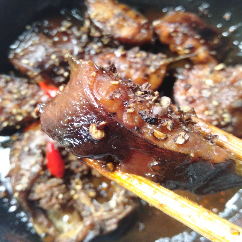 Bước 3 Thành phẩm Cá trê kho tiêu