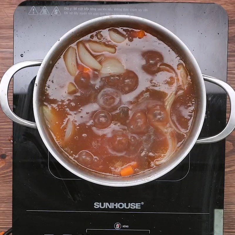 Bước 5 Nấu bò sốt vang Bò sốt vang khoai tây cà rốt