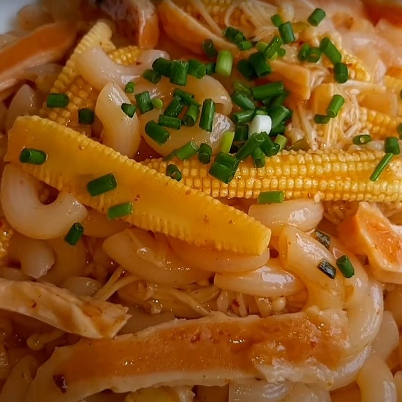 Bước 5 Thành phẩm Nui xào chay sốt cay