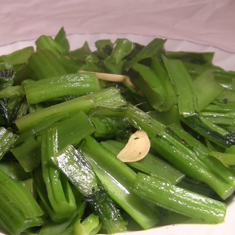 Bước 4 Thành phẩm Cải bẹ xanh xào tỏi