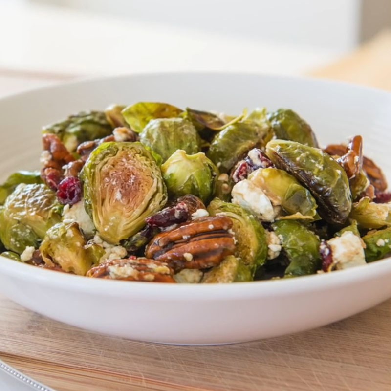 Bước 5 Thành phẩm Salad bắp cải tí hon hạt hồ đào