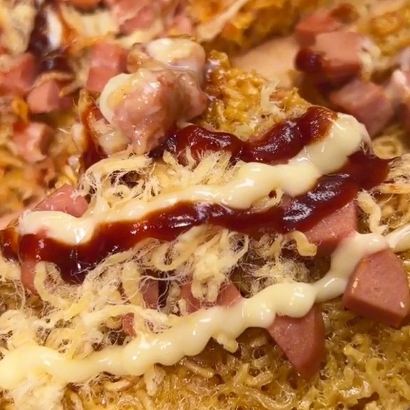 Bước 3 Thành phẩm Pizza mì gói (Công thức được chia sẻ từ TikTok Cách Nấu Ngon cùng Cách Nấu Ngon)