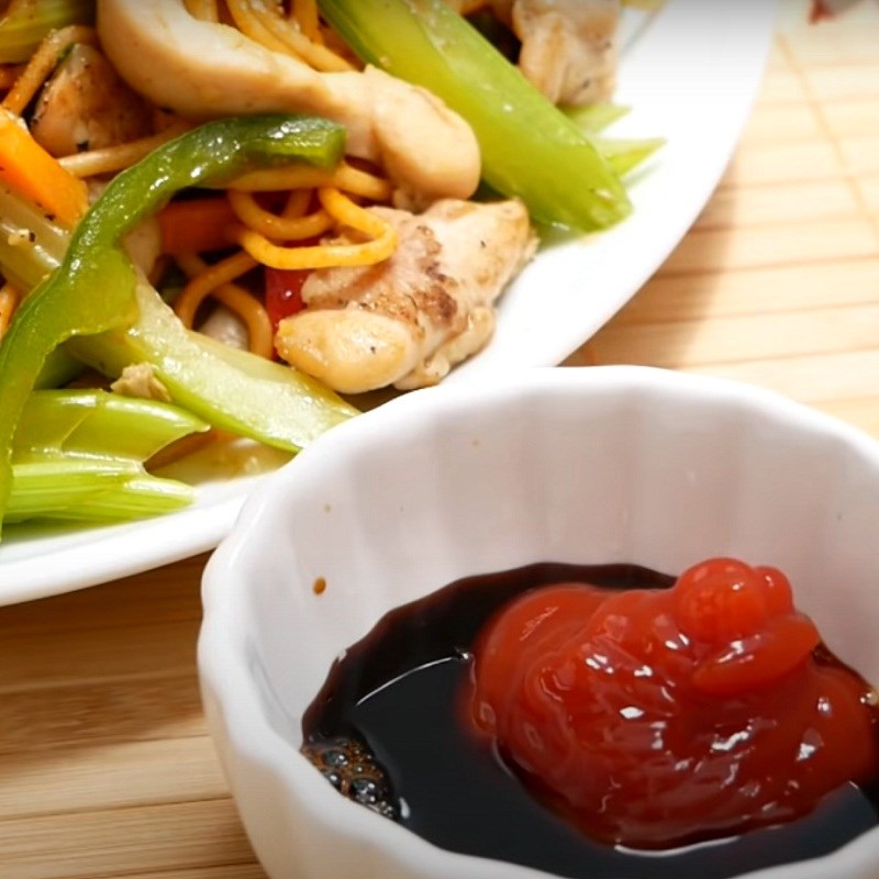 Bước 7 Thành phẩm Mì xào gà chua cay