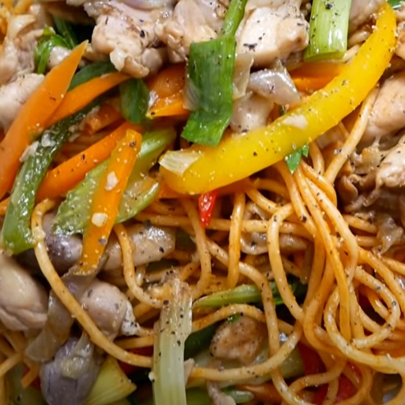 Bước 7 Thành phẩm Mì xào gà chua cay