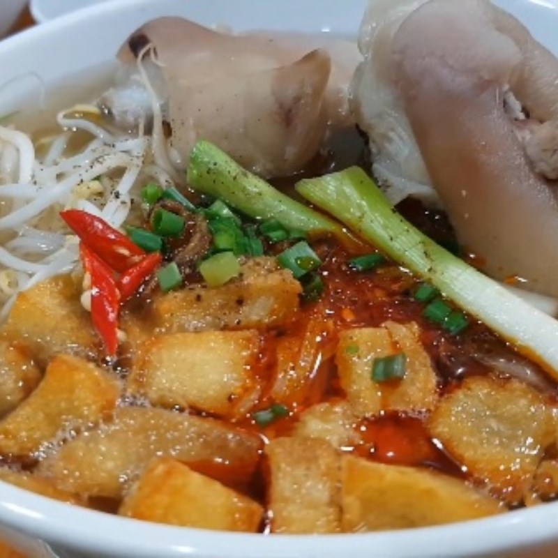 Bước 8 Thành phẩm Hủ tiếu giò heo tóp mỡ sa tế