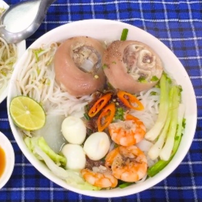Bước 5 Thành phẩm Hủ tiếu giò heo trứng cút