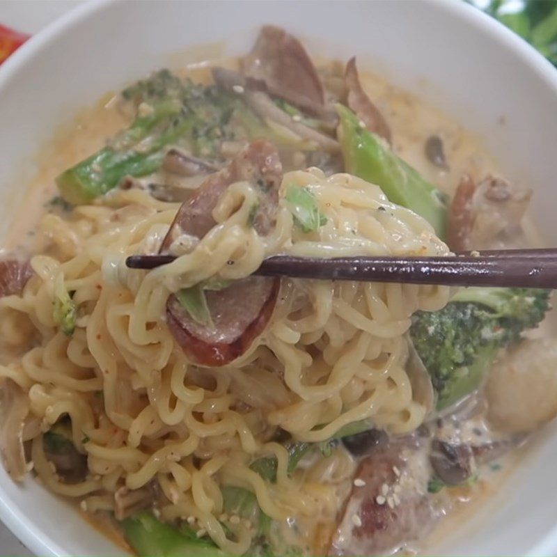 Bước 4 Thành phẩm Mì cay sữa tươi